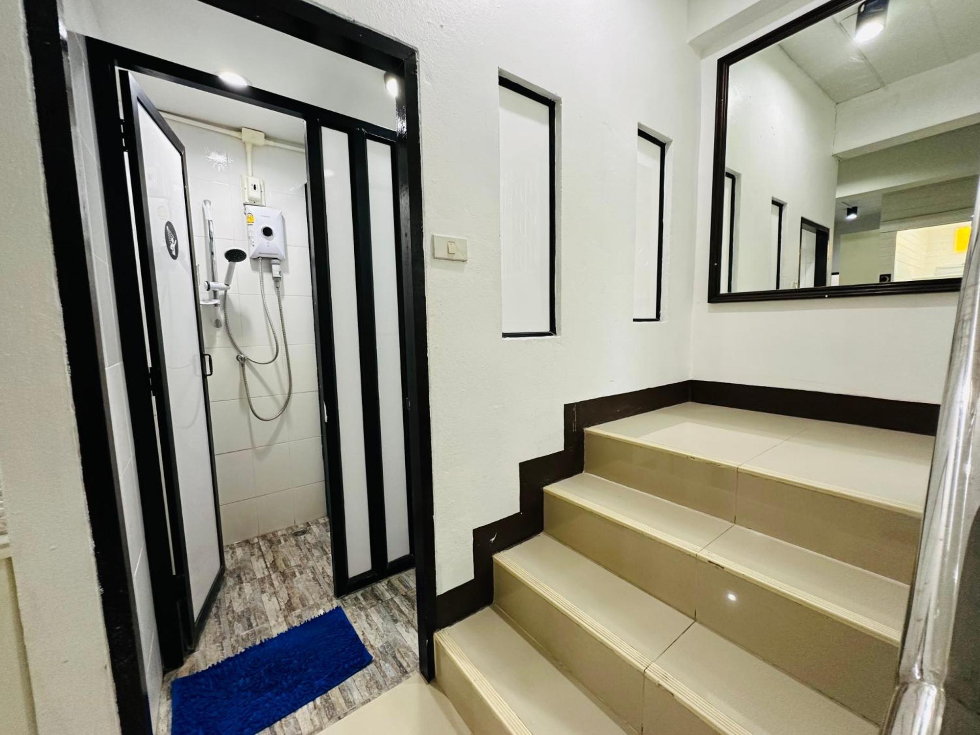 Hug Backpackers Hostel - Chiang Mai — Photos 2